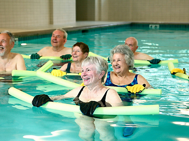 Гимнастика в воде (пенсионеры)
